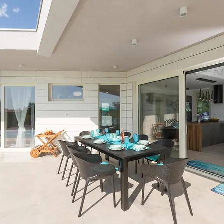 Villa Tiffany Peresiji