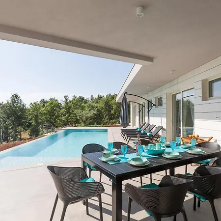 Tiffany Peresiji